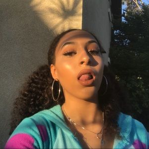 Meet your Posher, Alyssa